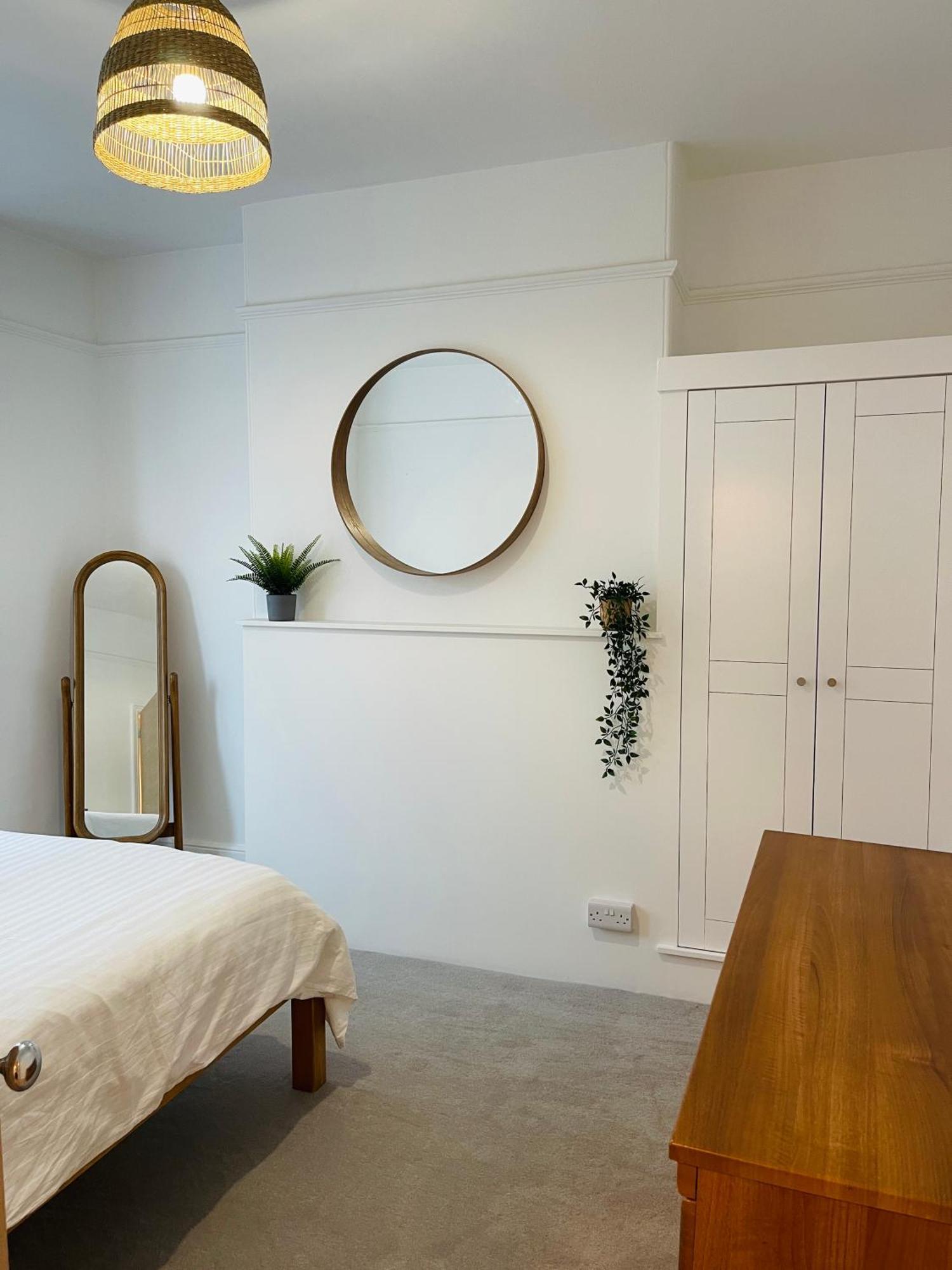 Newly Refurbished City Centre House With Parking Exeter Habitación foto